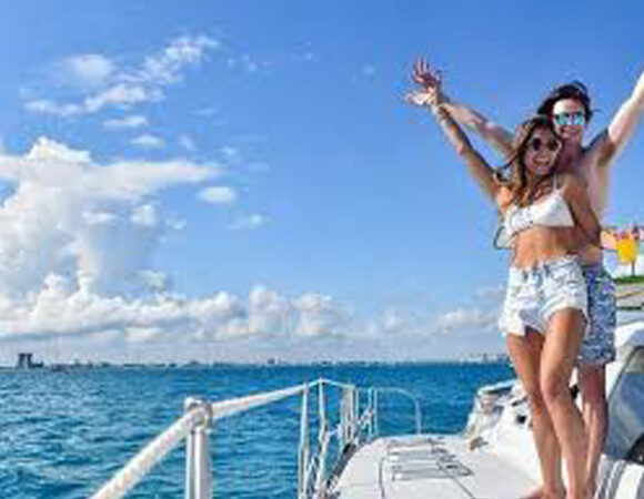 YACHT TO ISLA MUJERES (Per hour)