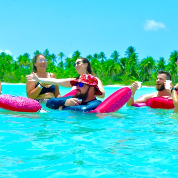 Speedboat Trip in Punta Cana relaxing on floats with drinks | Bia Travels